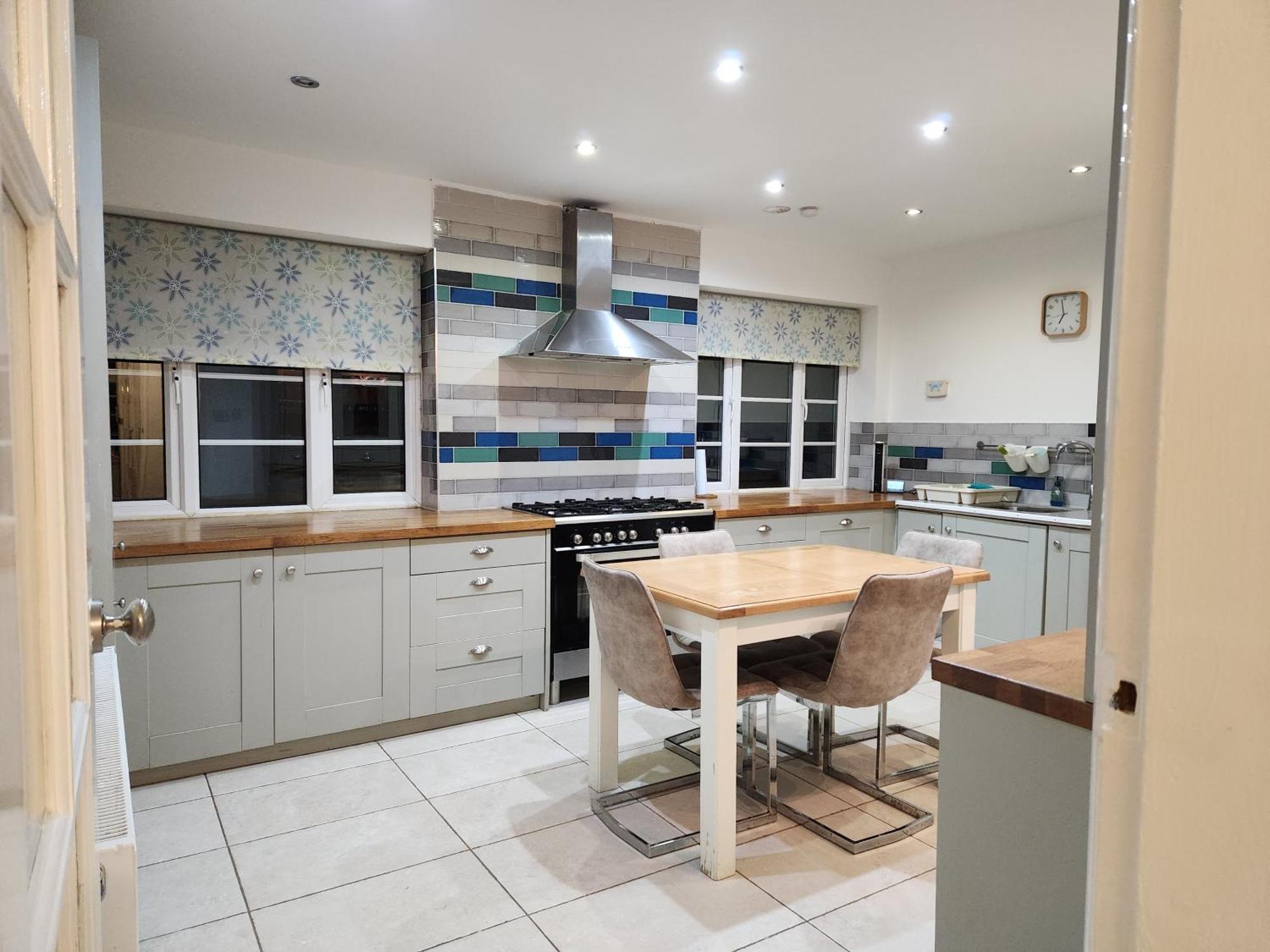 Elmdon House With 4 Spacious Bedrooms To Choose Birmingham Exterior foto